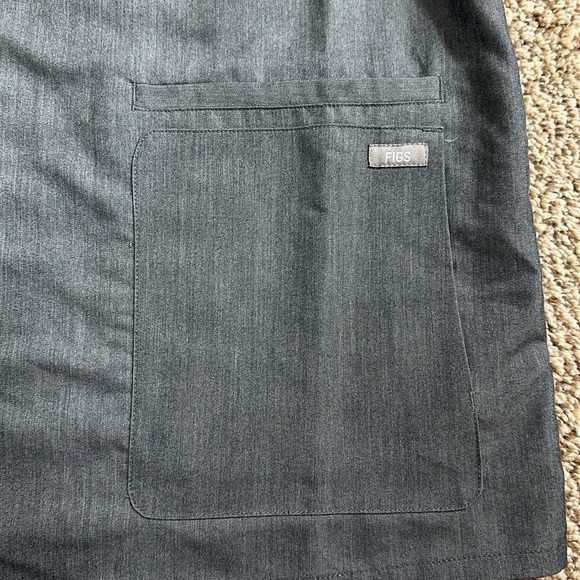 FIGS Charcoal Cusco Limited Edition Scrub Top - Picture 3 of 6